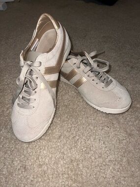 Women’s gola sneakers